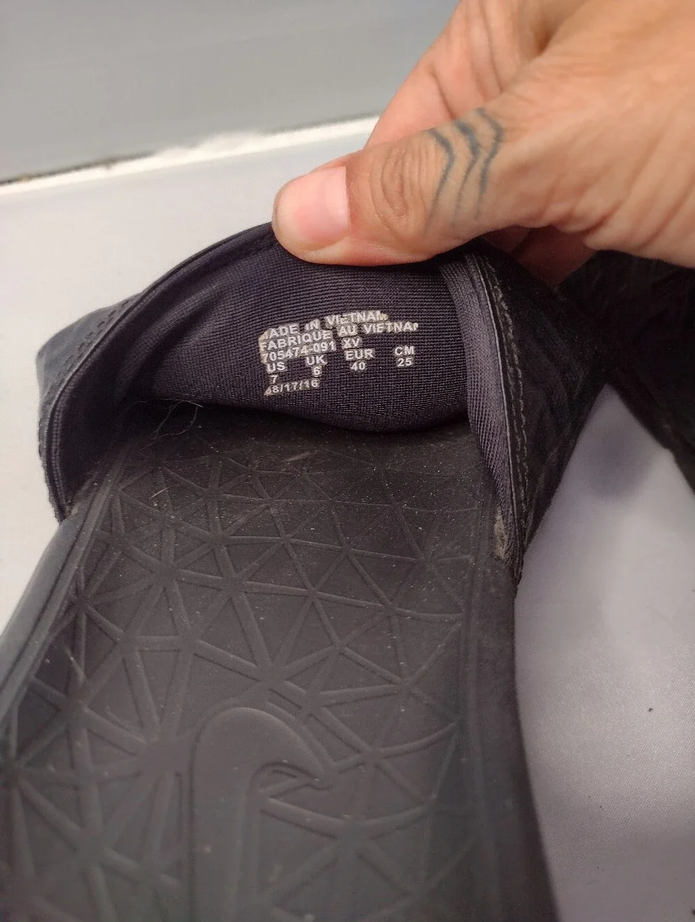 Nike Benassi Solarsoft Slides Sandals  Men's Size 7 Gray Black 705474-091 B7